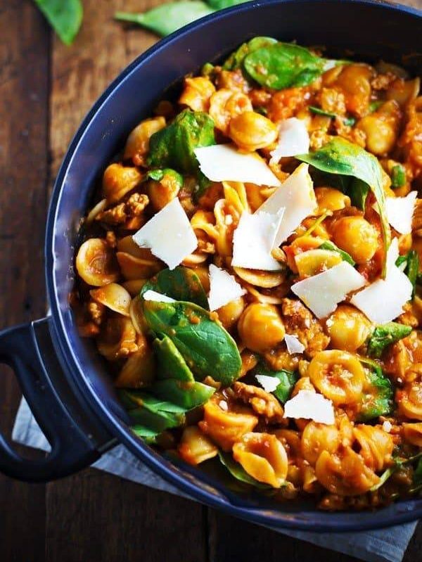 Simple San Marzano Pasta e Fagioli - this comforting dish is easy to prepare and FULL of flavor. Healthy, too! | pinchofyum.com