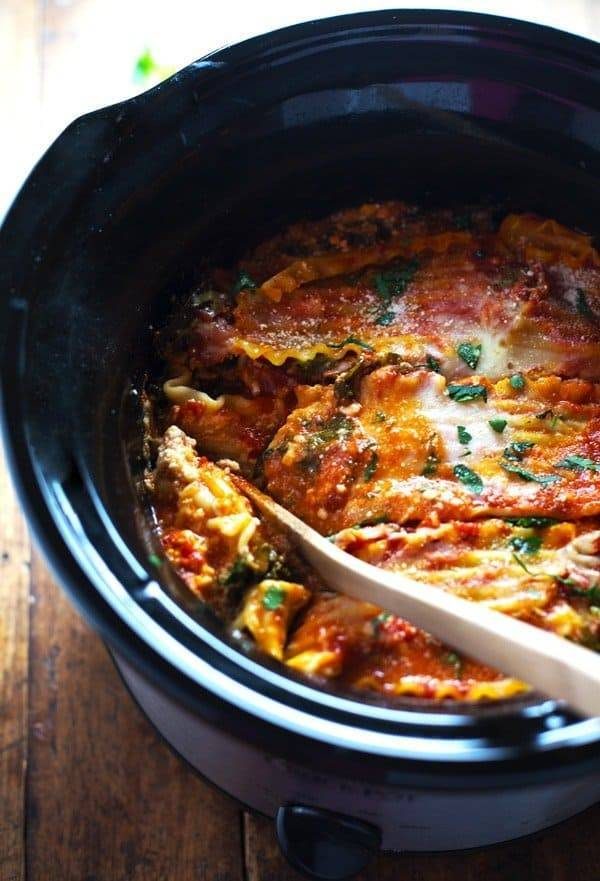 Super Easy Skinny Veggie Crockpot Lasagna - a handful of simple ingredients for a healthy family dinner. | https://discovery-lab.site