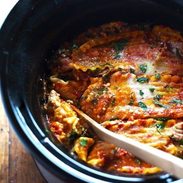 Super Easy Skinny Veggie Crockpot Lasagna - a handful of simple ingredients for a healthy family dinner. | https://discovery-lab.site