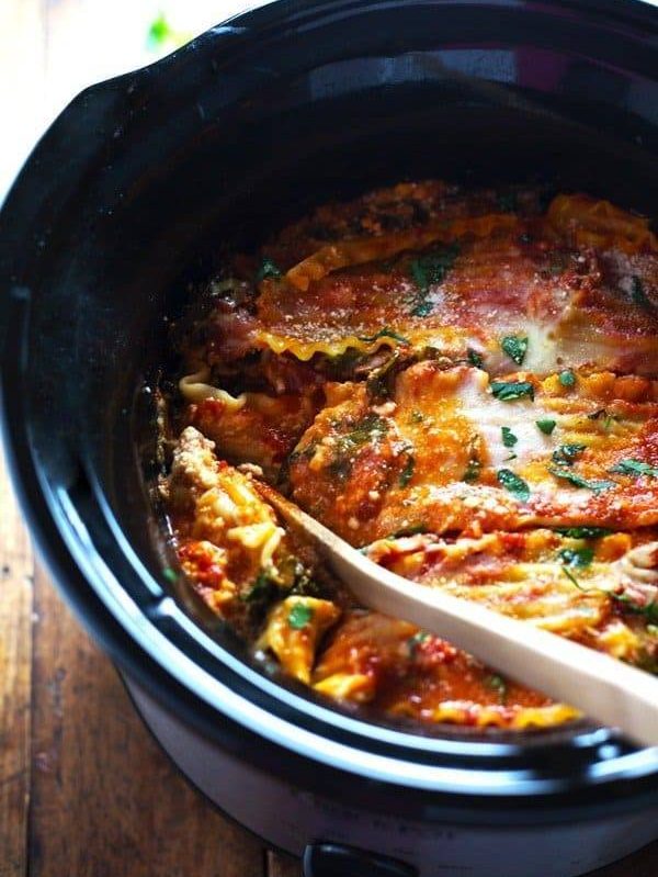 Super Easy Skinny Veggie Crockpot Lasagna - a handful of simple ingredients for a healthy family dinner. | https://discovery-lab.site