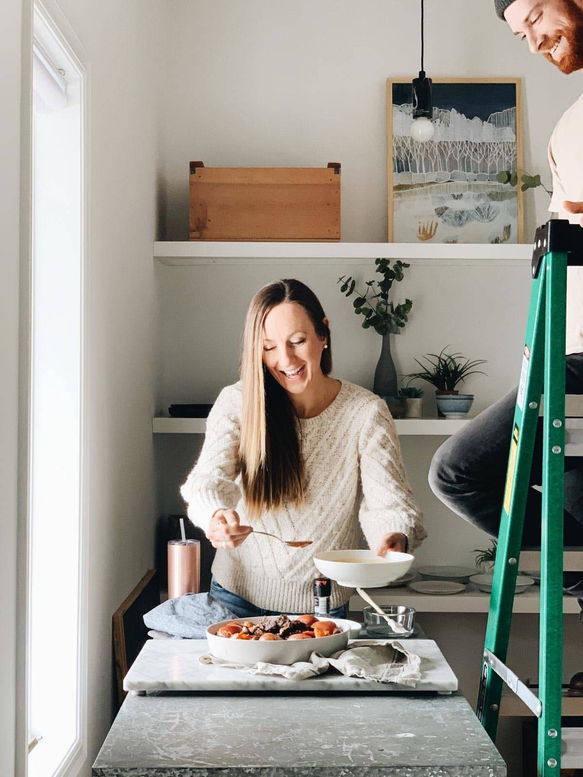 Lindsay plating a dish for a photoshoot.