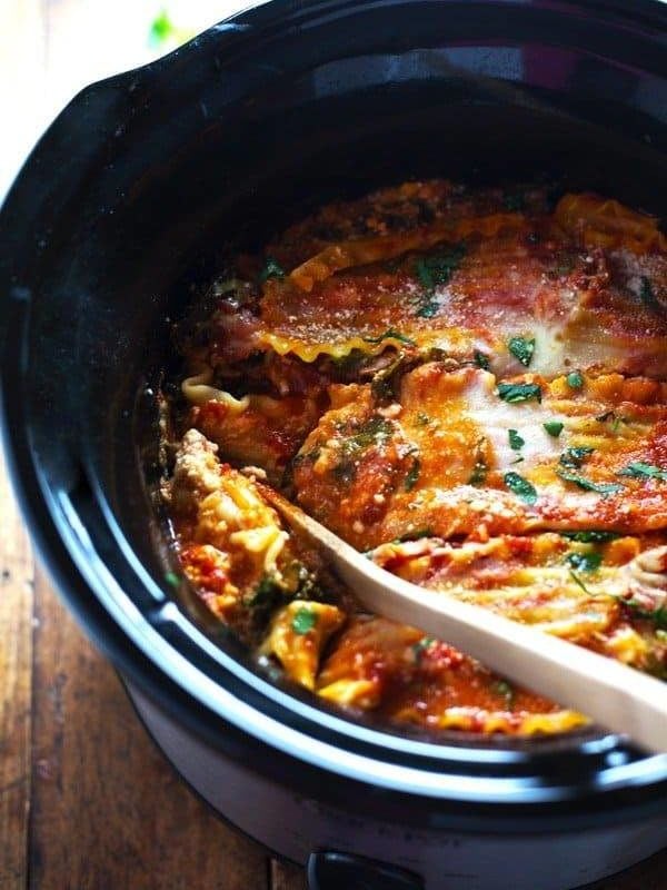 Super Easy Skinny Veggie Crockpot Lasagna - a handful of simple ingredients for a healthy family dinner. | https://discovery-lab.site